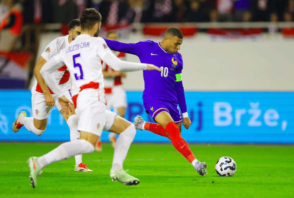 天行中国 -包含冲刺阶段葡萄牙体育绝杀压哨姆巴佩与40激战篮网分钟，连对手都承认：曼城转会期主帅复盘的词条